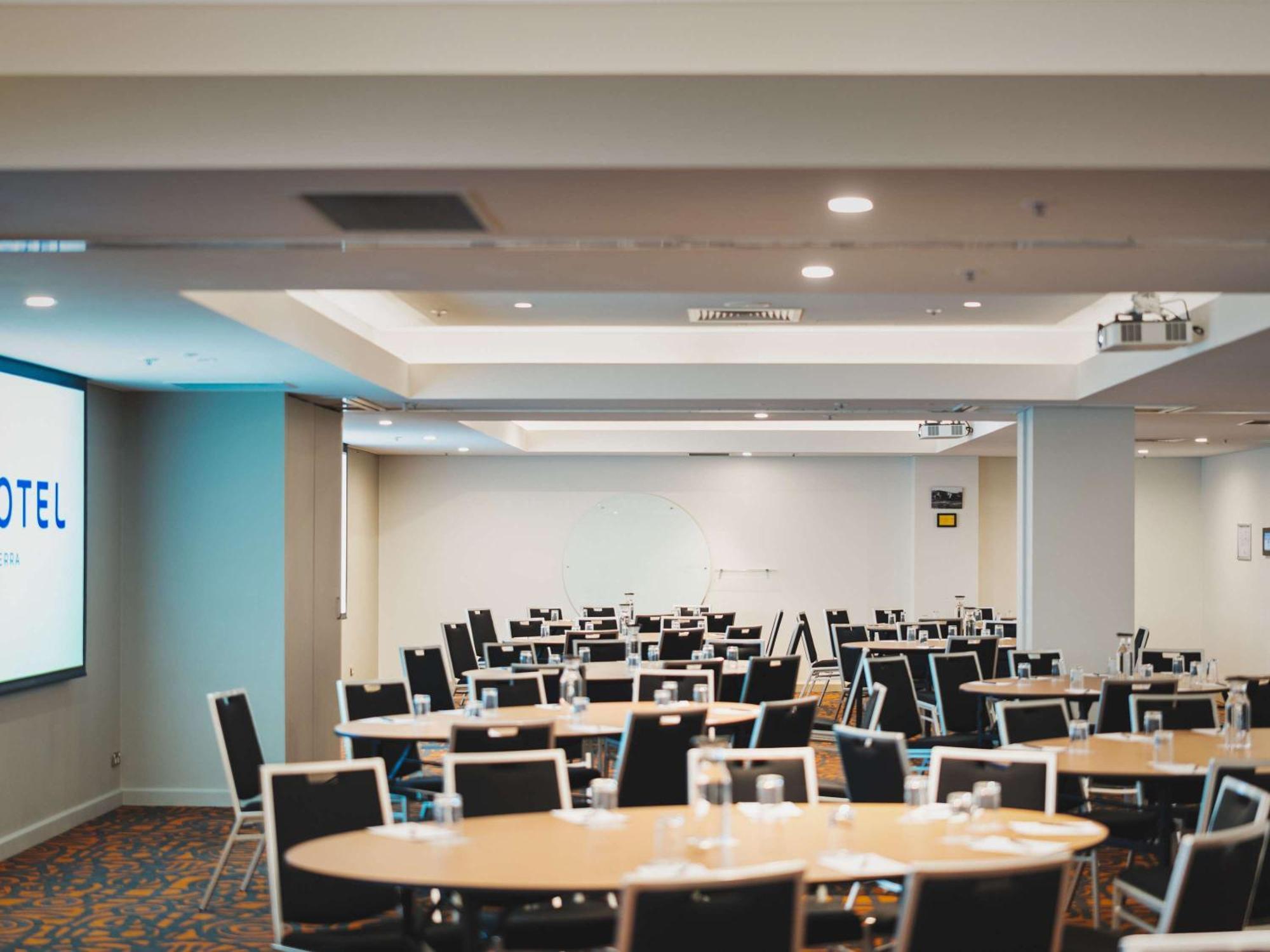 Novotel Canberra Exteriör bild