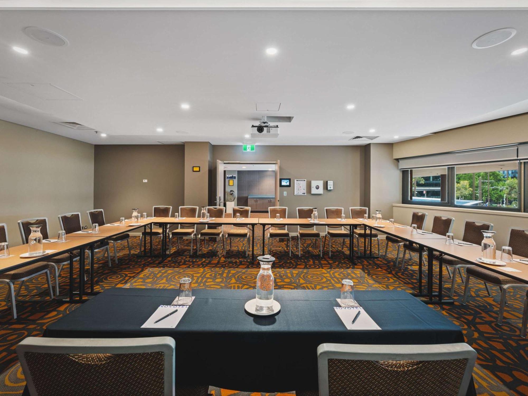 Novotel Canberra Exteriör bild