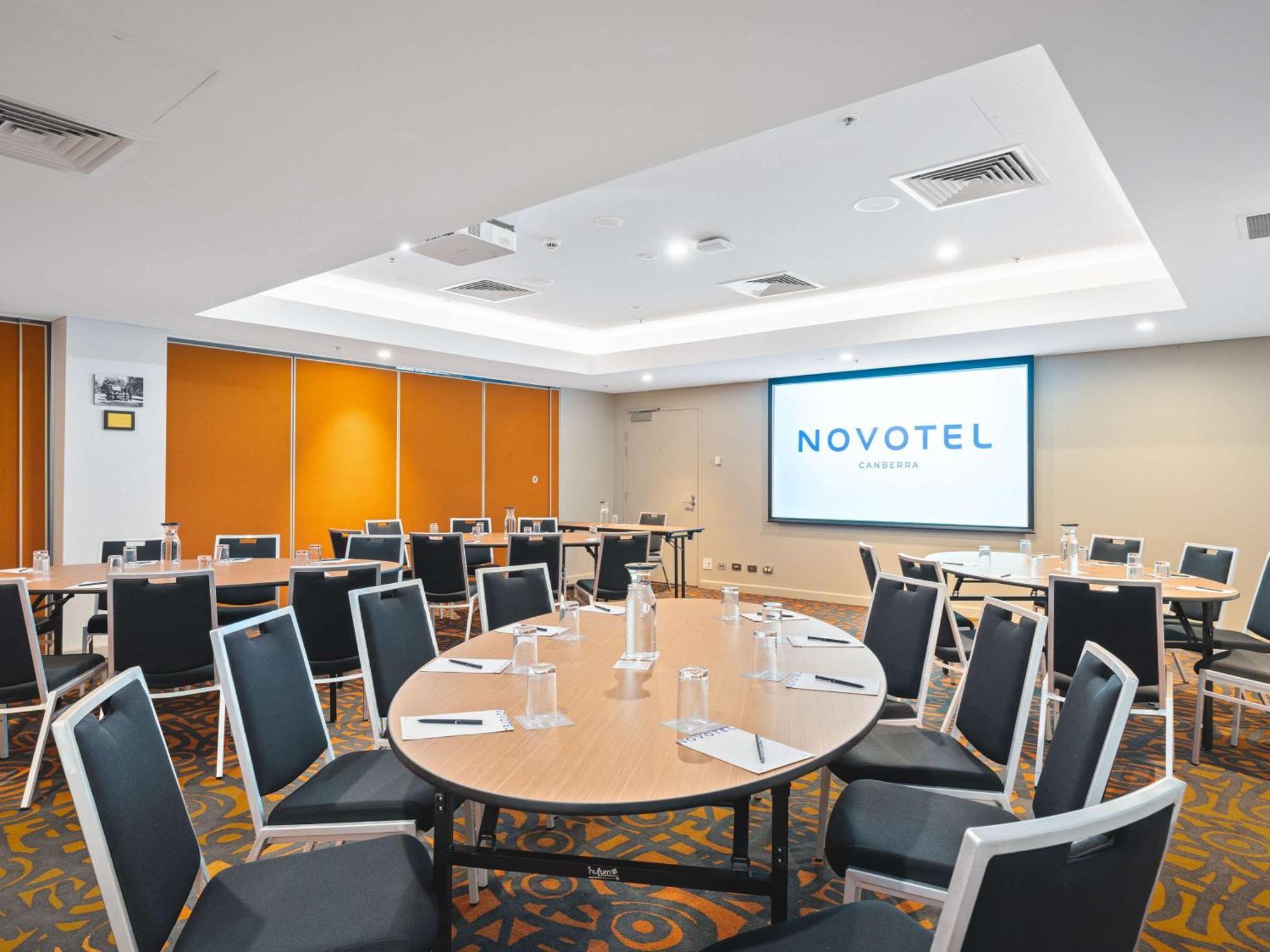 Novotel Canberra Exteriör bild