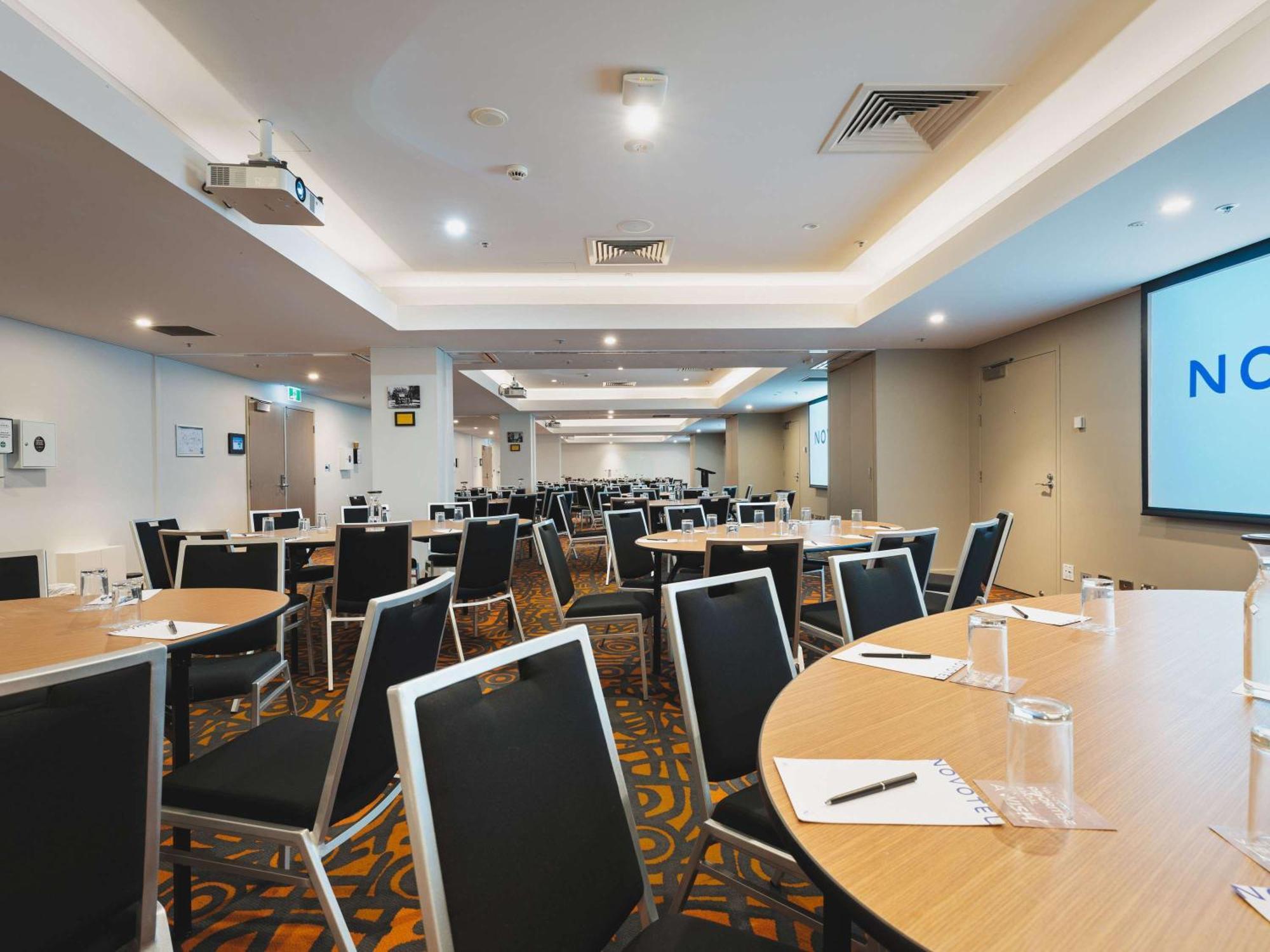 Novotel Canberra Exteriör bild