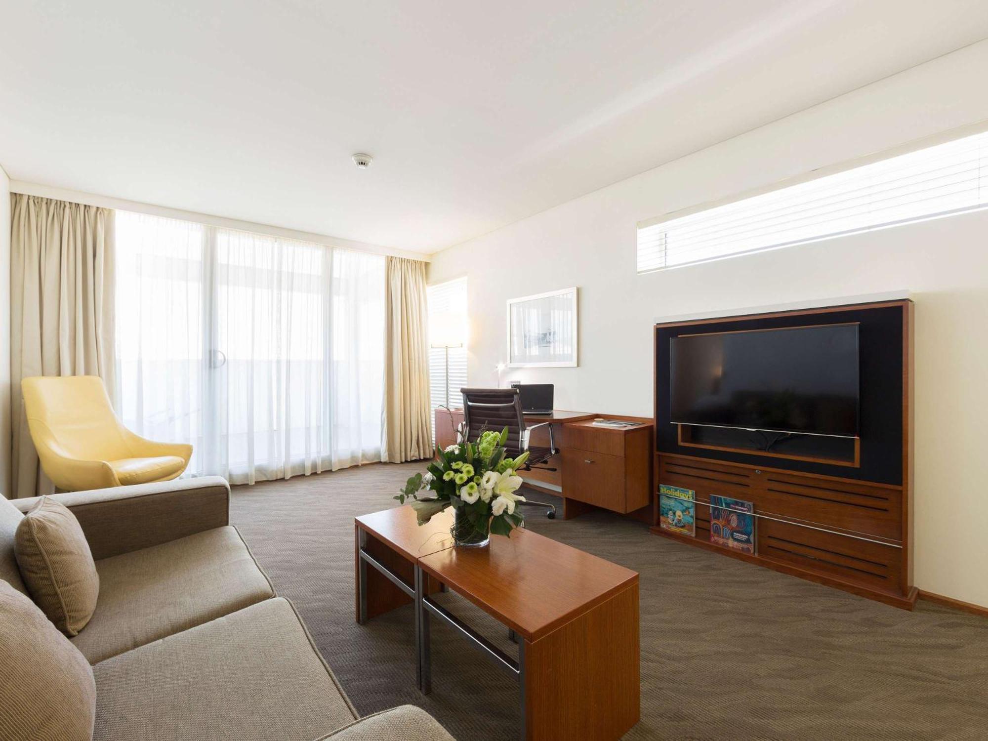 Novotel Canberra Exteriör bild
