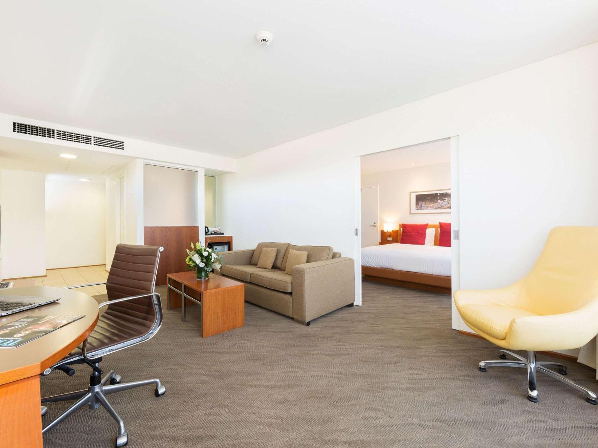 Novotel Canberra Exteriör bild